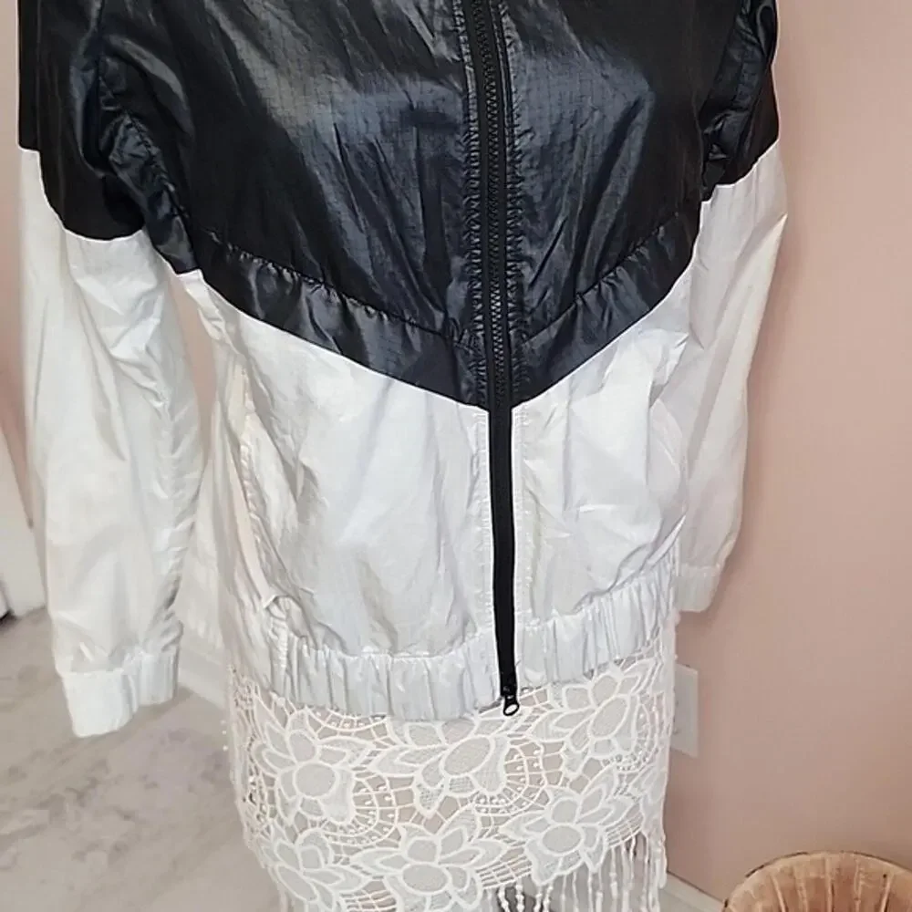 Vintage Woman's Nike Red Tag Black/ White Full Zip Windbreaker Hoodie M